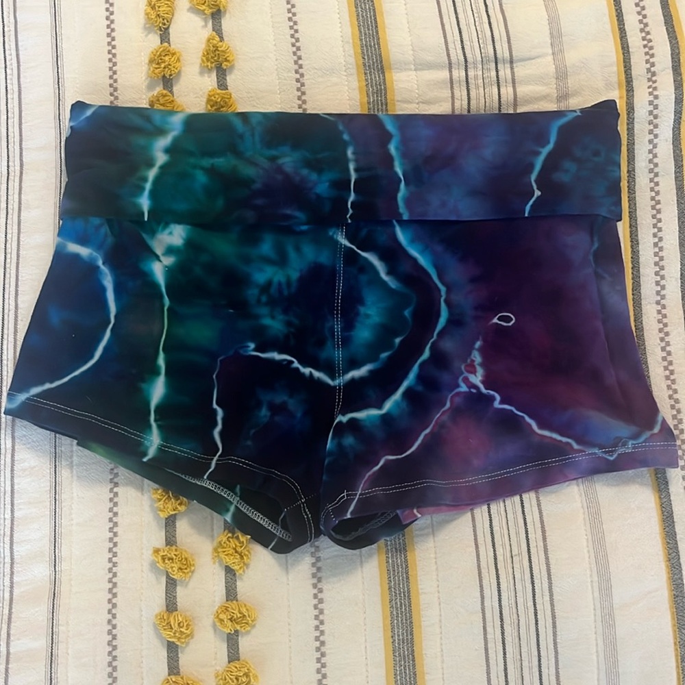 SOLD Thriving in Tie Dye yoga shorts size medium